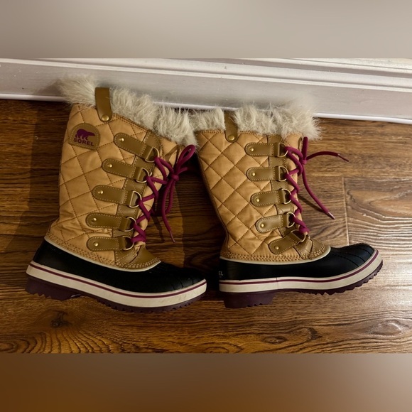 SOREL beige and black tie up winter boots with pink laces (US 5) - Picture 2 of 8